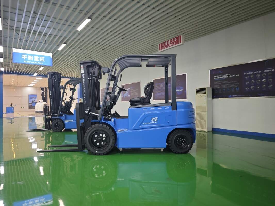 Chariot élévateur électrique tout terrain : adapter votre site industriel