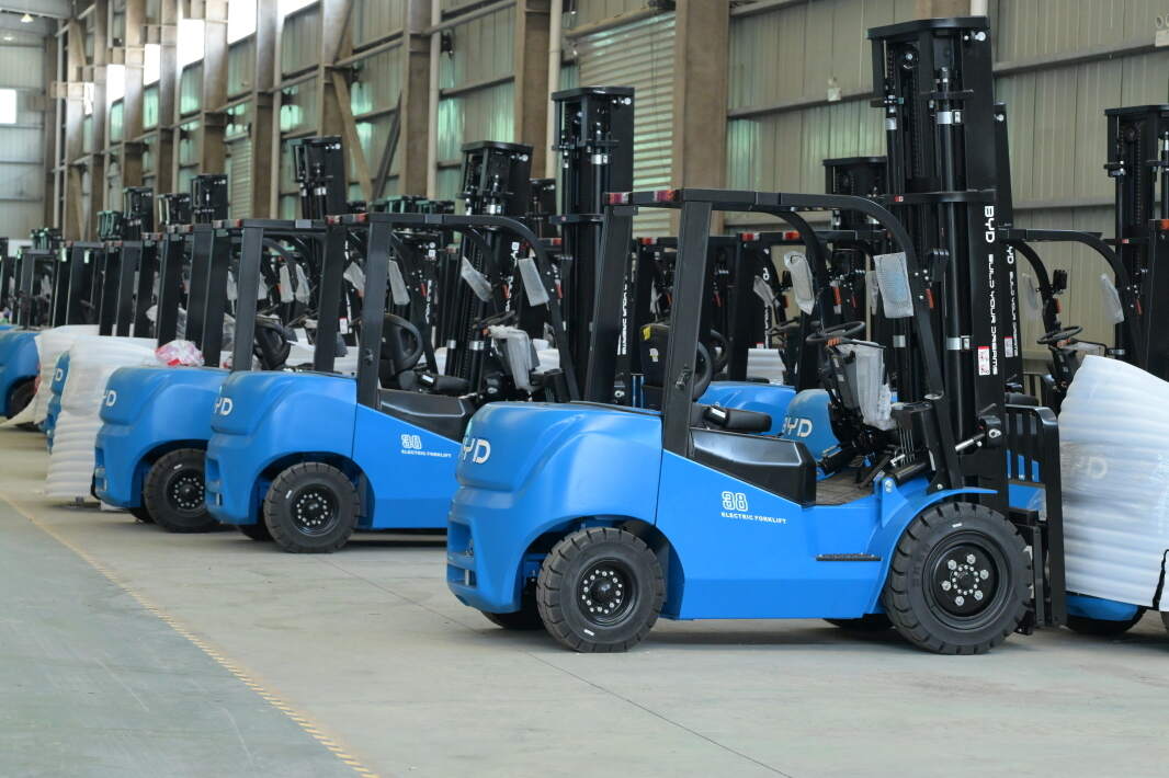 Chariot élévateur électrique tout terrain : les clés pour votre site industriel