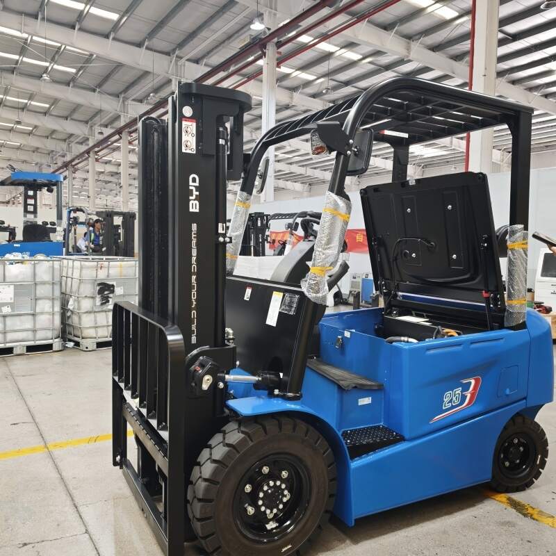 Chariot élévateur électrique 2 tonnes pour votre site industriel : le guide comp