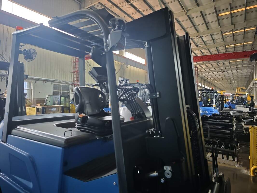 Comment entretenir votre chariot élévateur électrique compact correctement ?